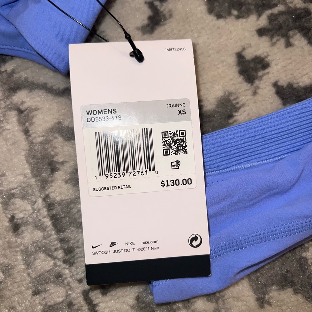 Nike Yoga Set - Picture 7 of 8